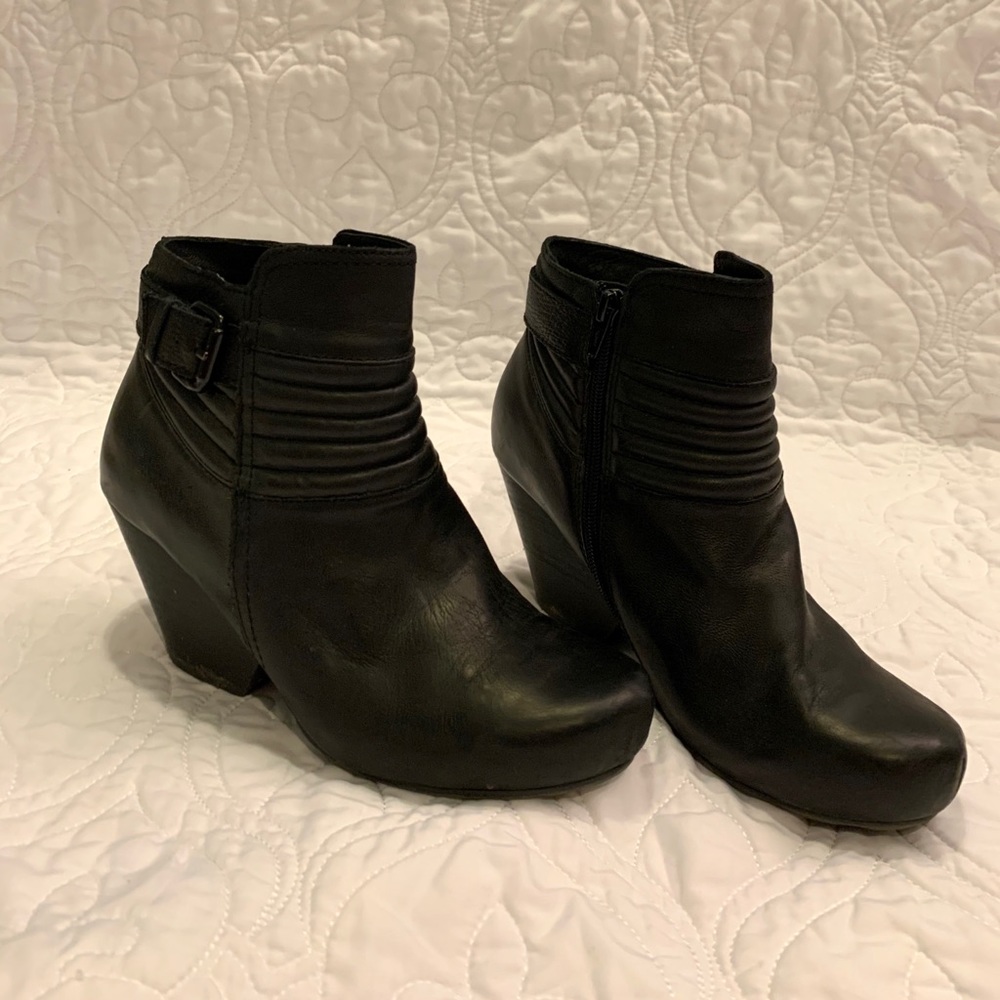 OTBT Black Boots!!